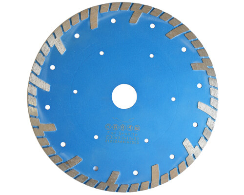 Diamond blade with protectional teeth