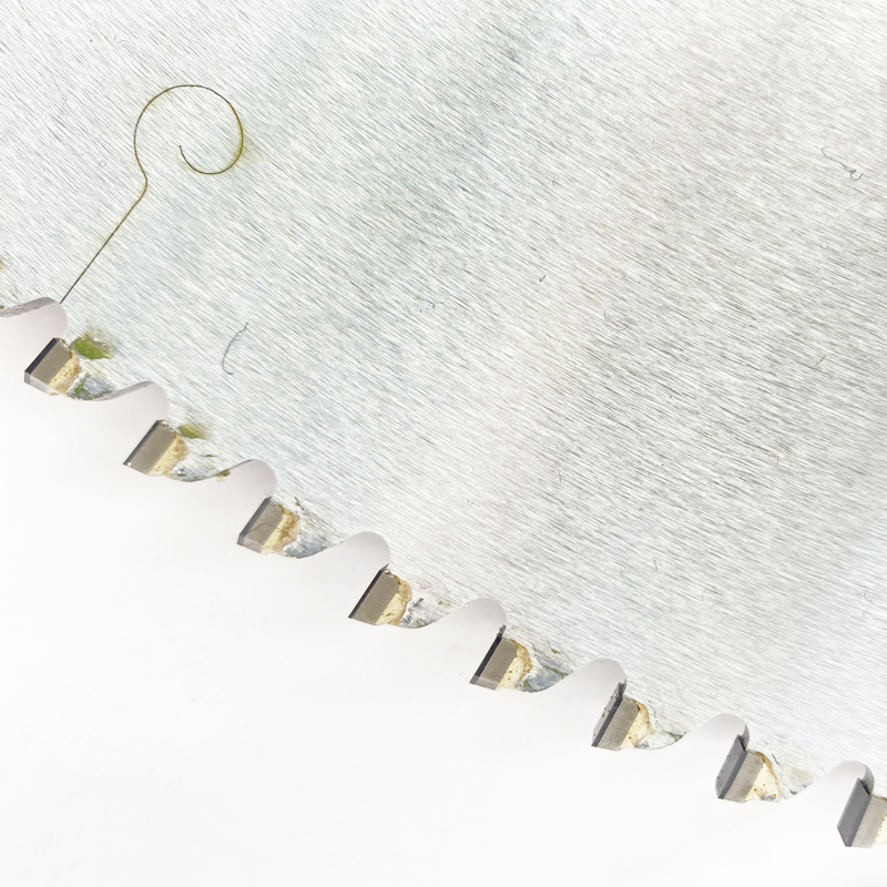 Ultra-thin PCD saw blade for cutting aluminum 4