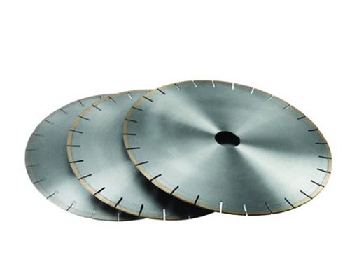 Diamond cutting blade